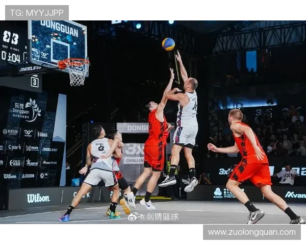 激烈对决：2025年国际篮球联赛决赛精彩瞬间回顾与分析