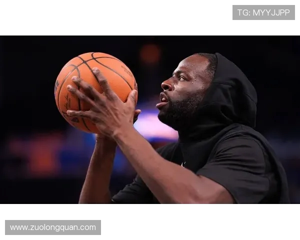 305爵士与灰熊激战正酣球员表现引发球迷热议与期待