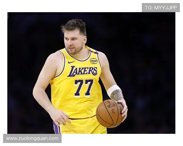 卢卡东契奇如何在NBA赛场上展现出超凡的篮球才华与领导能力